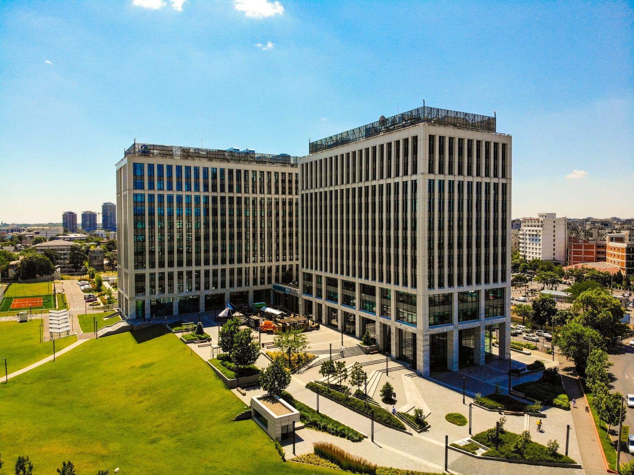HazelHeartwood închiriază 400 mp în Timpuri Noi Square