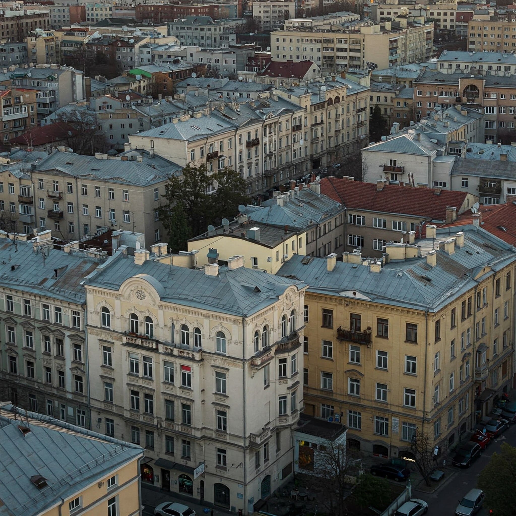 Sondaj: Românii se orientează tot mai mult către închirierea de locuințe