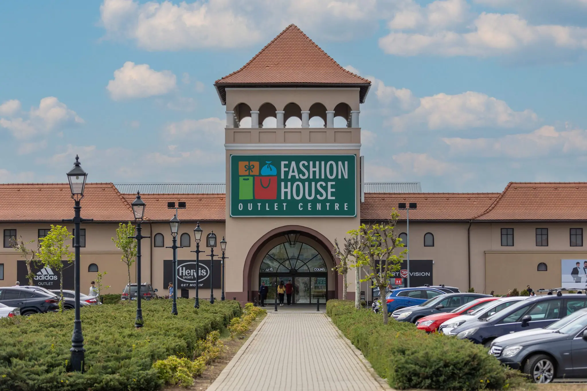 Fashion House atrage noi chiriași în centrele outlet de lângă București