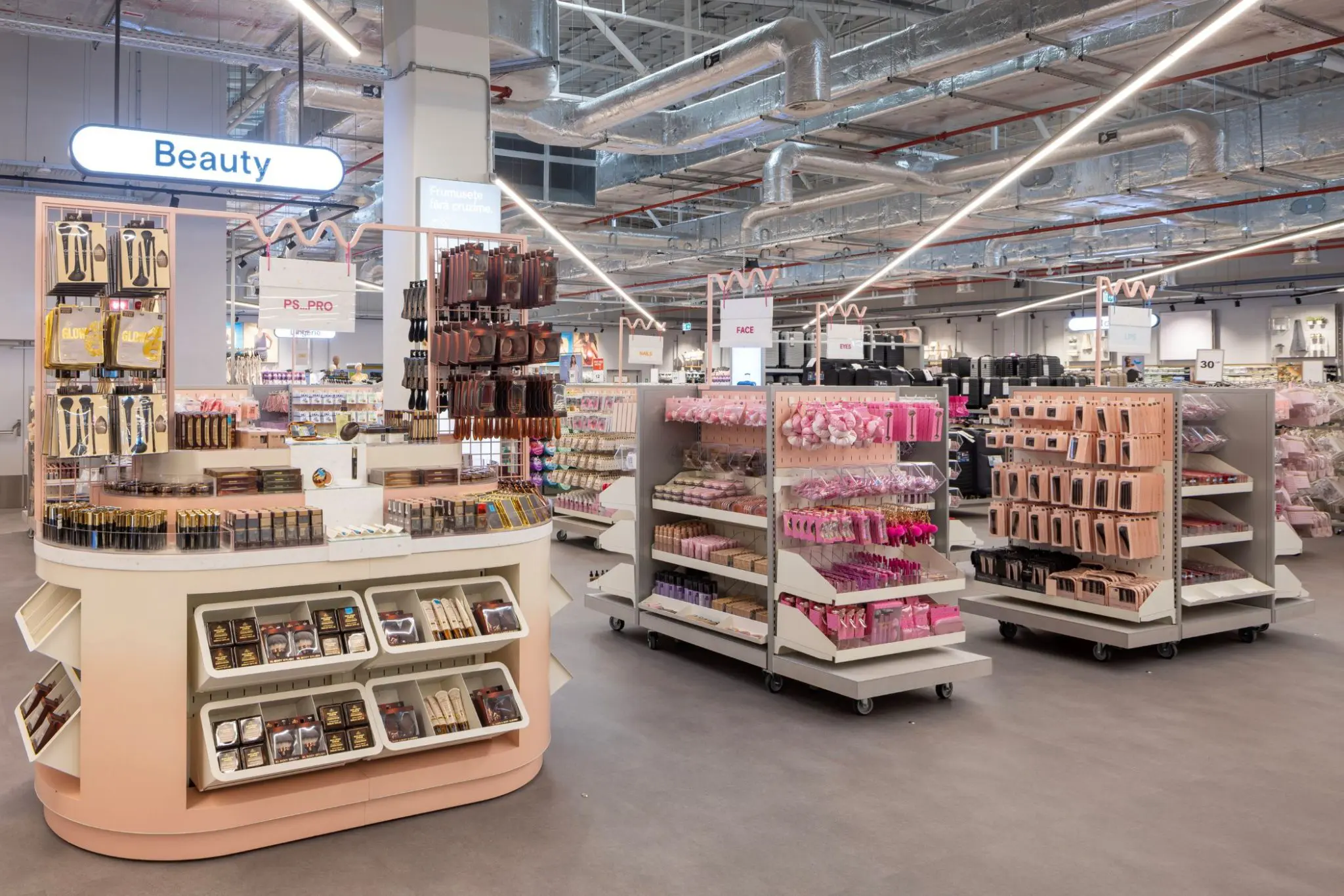 Primark investește 10 milioane de euro și deschide al cincilea magazin din România la Craiova