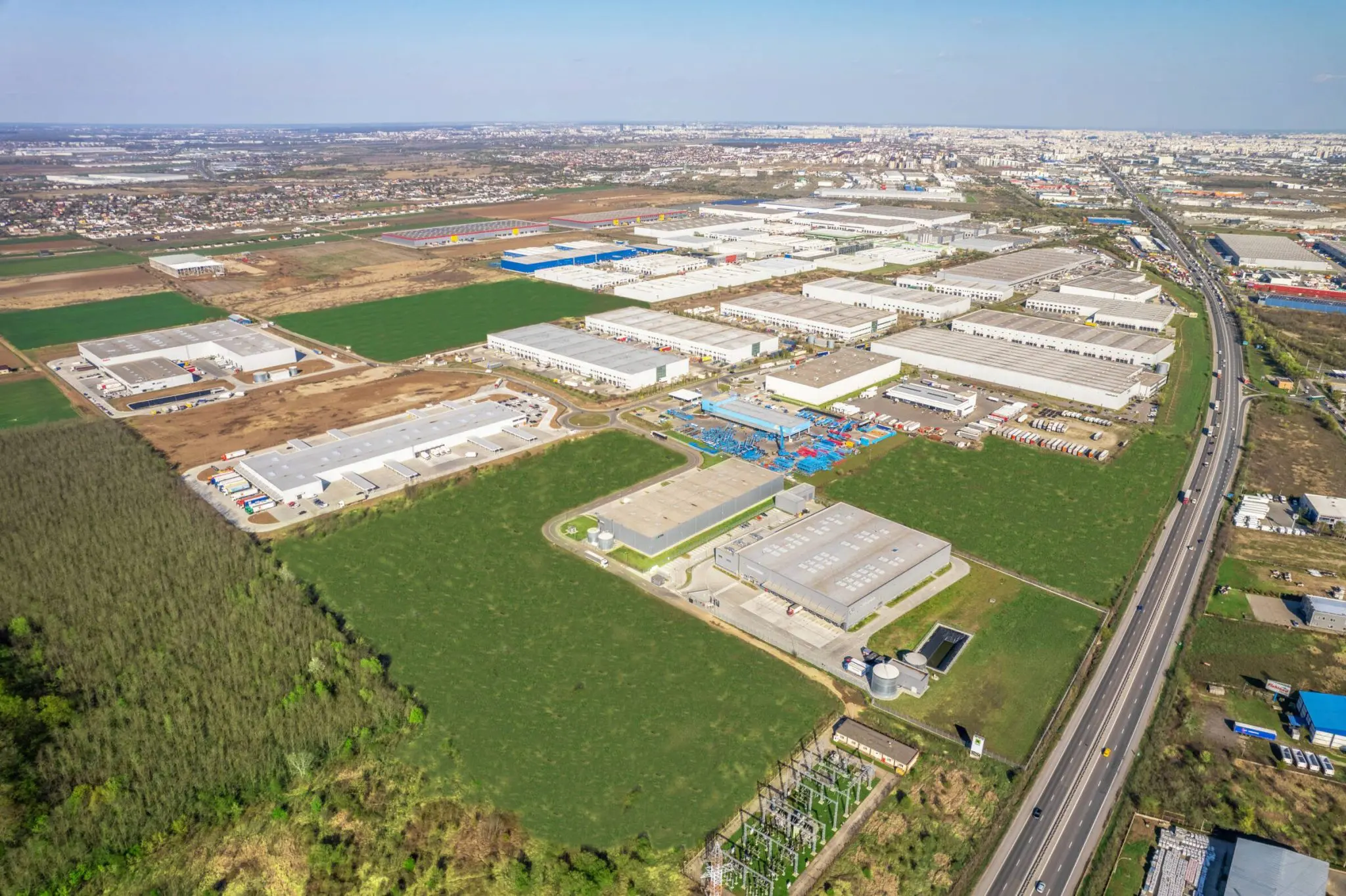 Cererea de spații industriale și logistice a crescut cu 11% în România în S1 2026